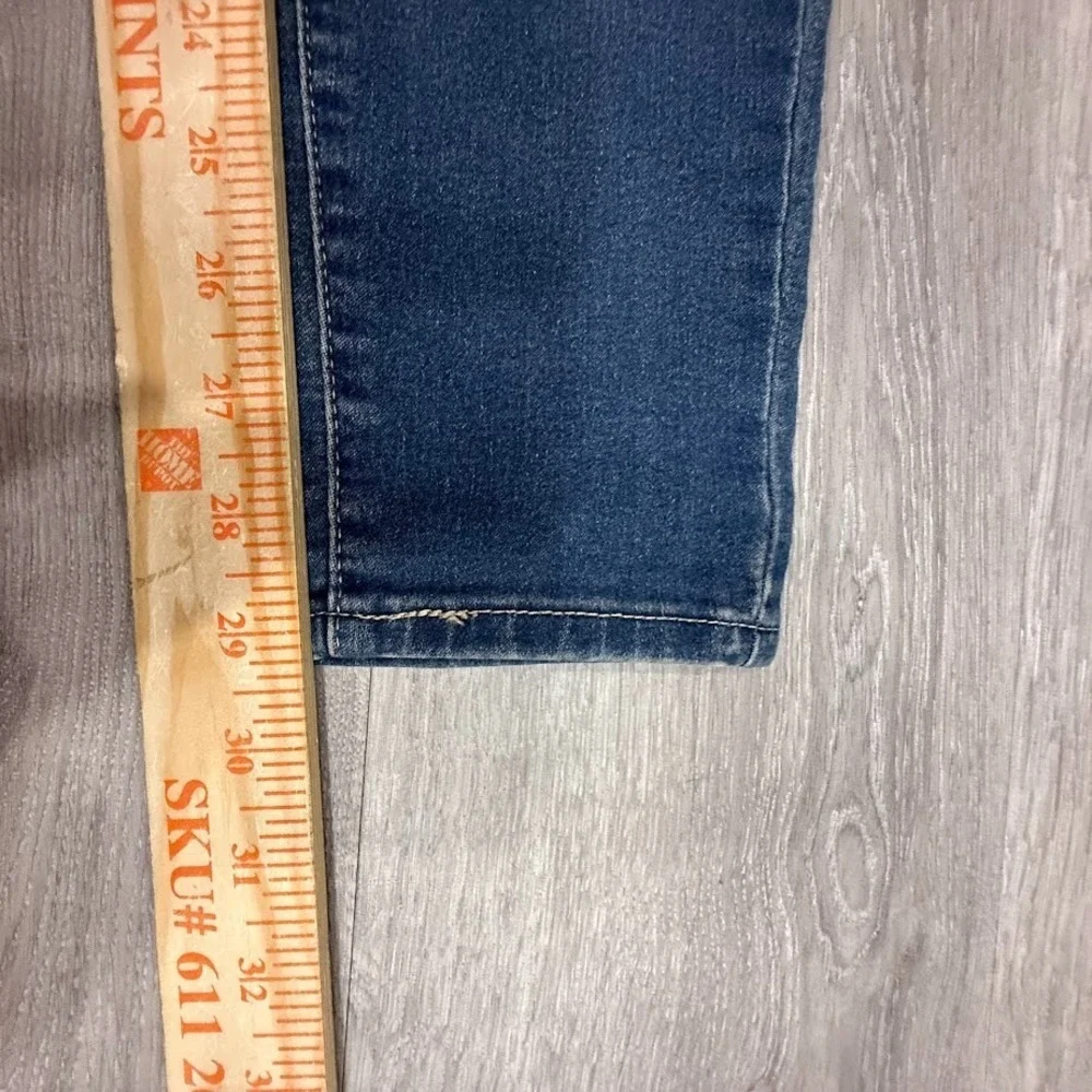 Signature Levi Strauss Gold Totally Shaping Pull‎ On Skinny Jeans Medium Wash 4M